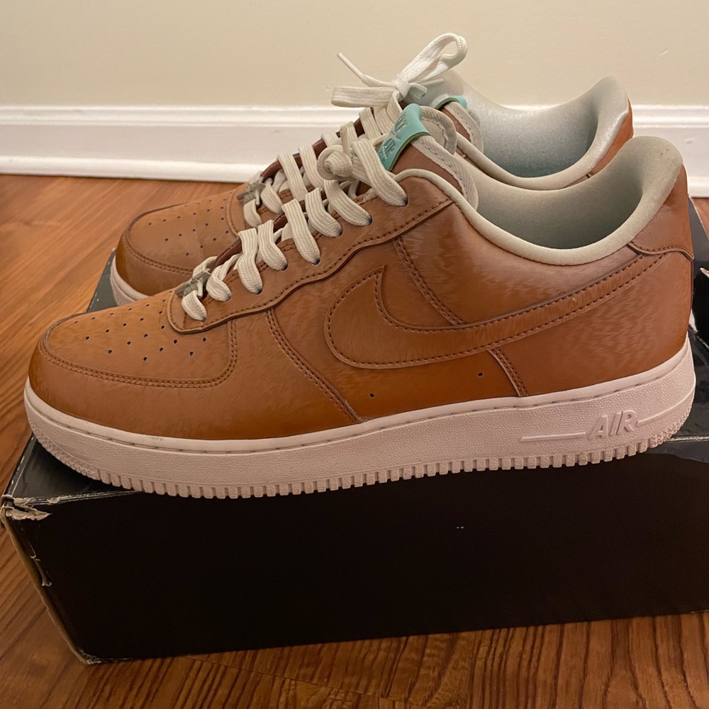 Nike Air Force 1 Statue of Liberty. (Reflective)